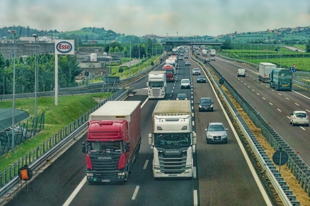 Genova A Bloccata La Causa Un Tir In Fiamme Zon