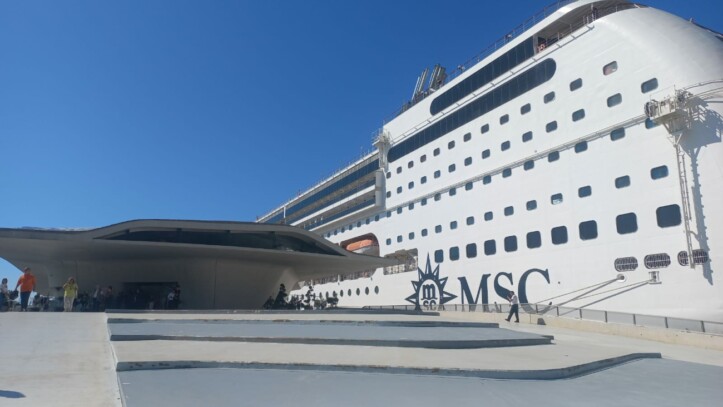 Salerno nave stazione frontale marchio msc