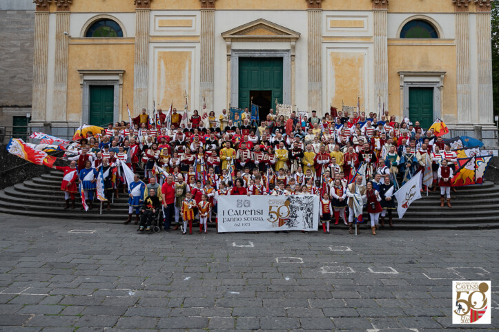 Cava de' Tirreni, festeggiamenti per il 50° anniversario dell’Ente Sbandieratori Cavensi