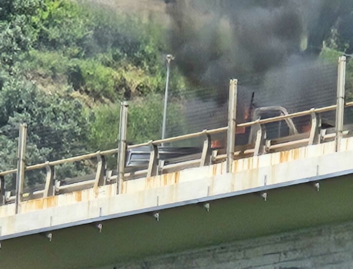 Furgone in fiamme autostrada A3