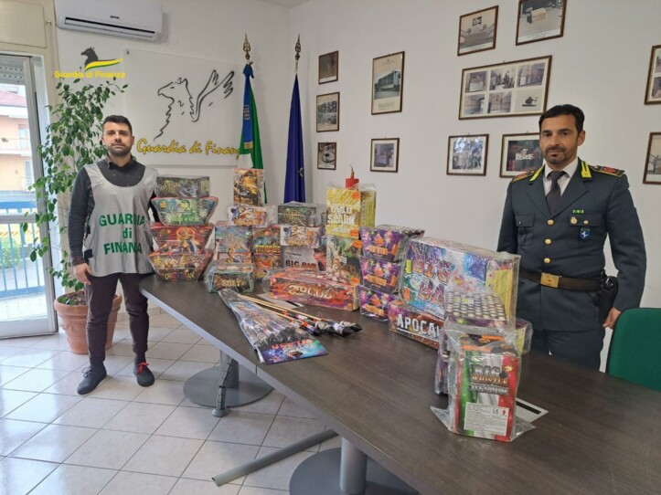GdF Salerno sequestro articoli pirotecnici