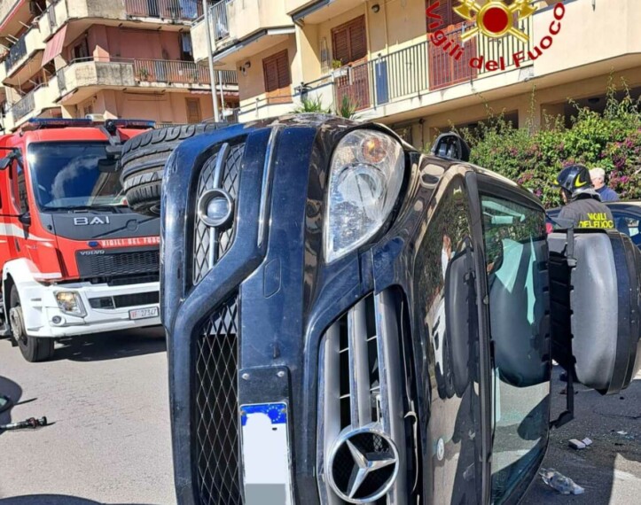 Salerno incidente auto vigili del fuoco