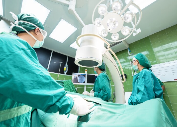 Trapianto di rene di maiale sala operatoria intervento
