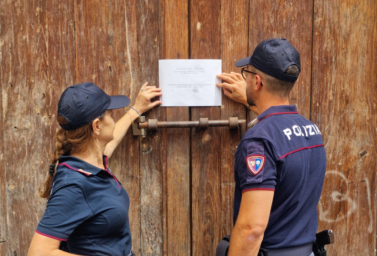 Salerno, chiuso locale nel centro storico per 15 giorni: somministrava alcool a minori