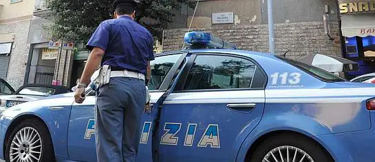 Salerno, molesta e rapina una donna su un autobus: arrestato