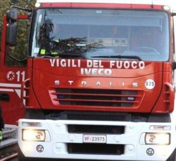 salerno raffiche di vento e disagi interventi dei vigili del fuoco da Zon.it salerno raffiche di vento e disagi interventi dei vigili del fuoco