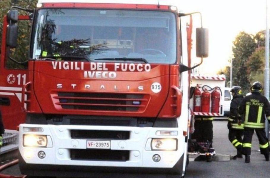 Sant’Egidio del Monte Albino, incendio in un’azienda di riciclaggio rifiuti