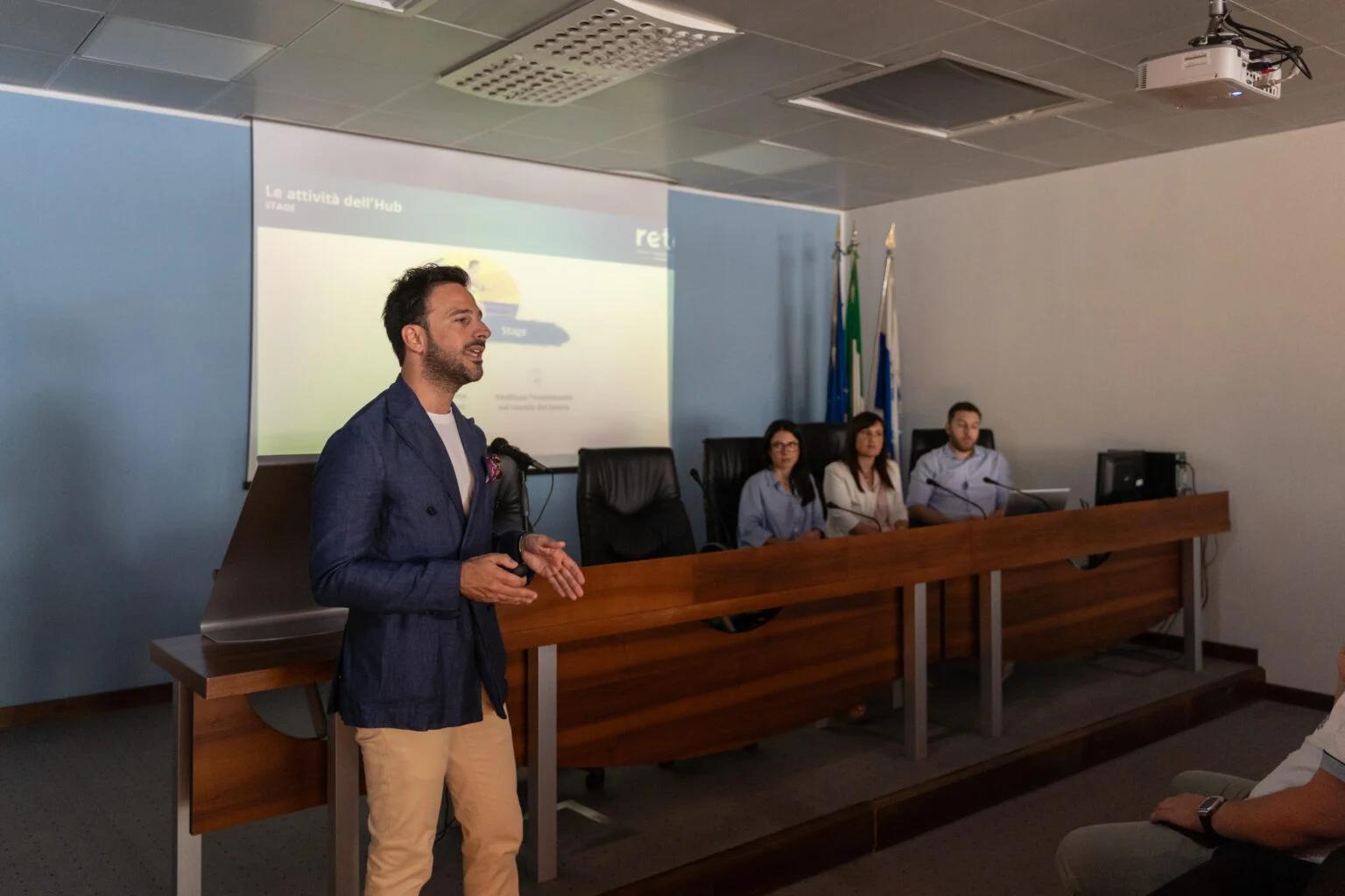 Hub rete Salerno, la presentazione dei voucher stage per le imprese