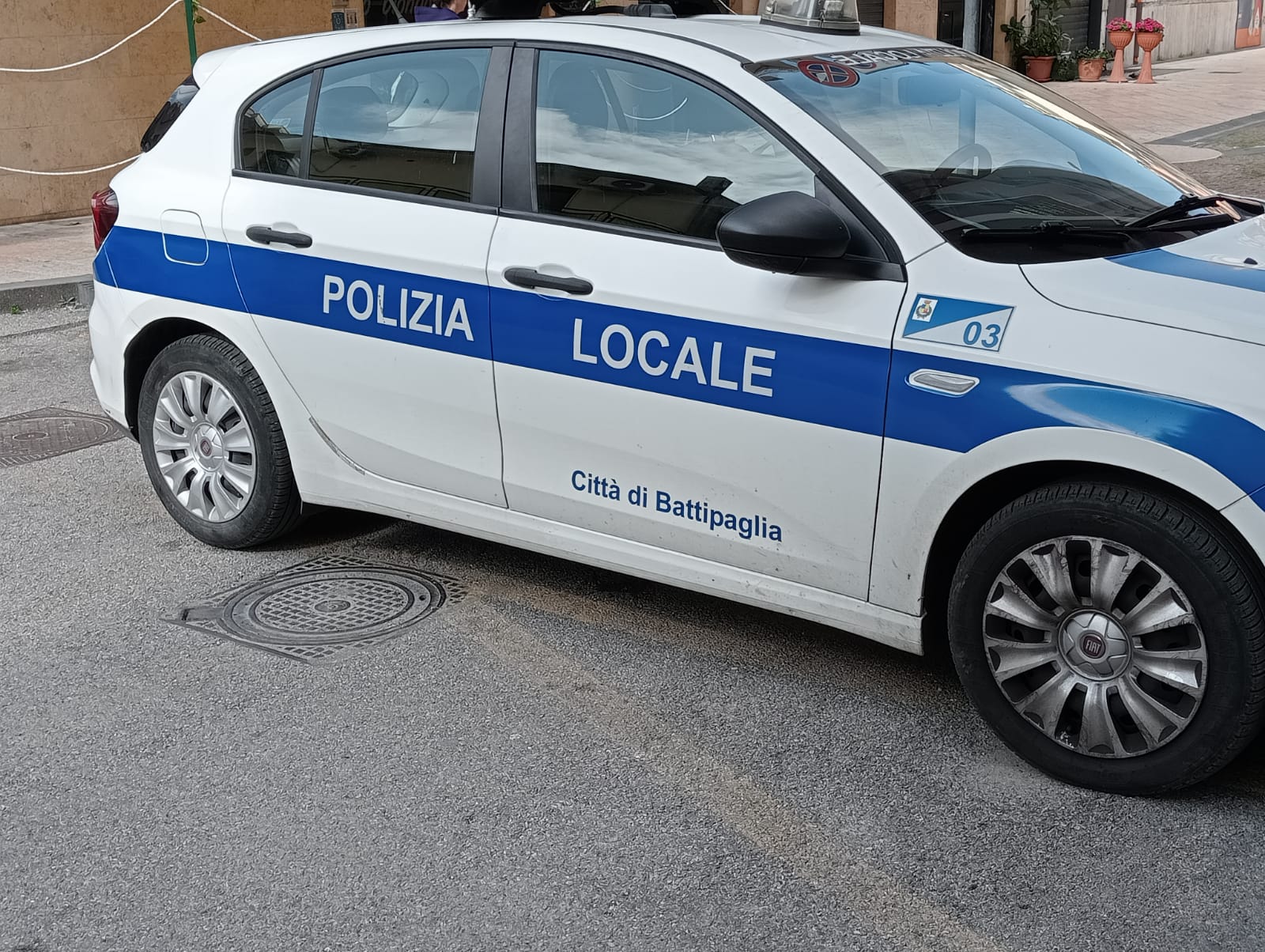 Battipaglia, bottiglie molotov contro gioielleria: si indaga