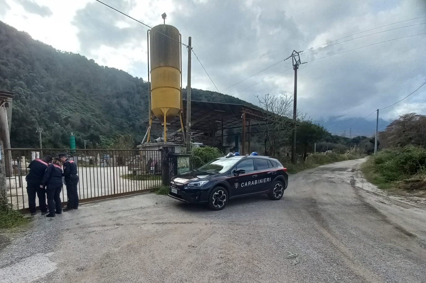 Cilento, i Forestali sequestrano un impianto di produzione di conglomerati in calcestruzzo nel Fiume Bussento