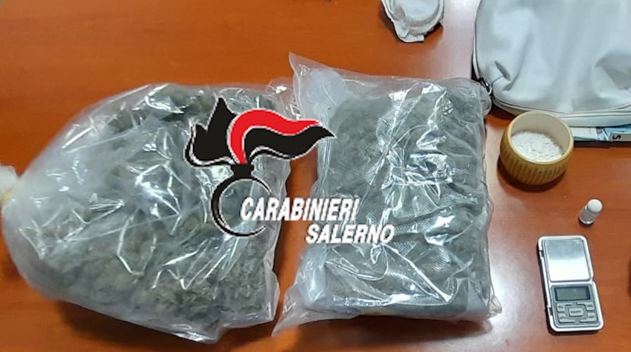 Campagna, arrestata con cocaina e marijuana: nei guai una donna di 43 anni