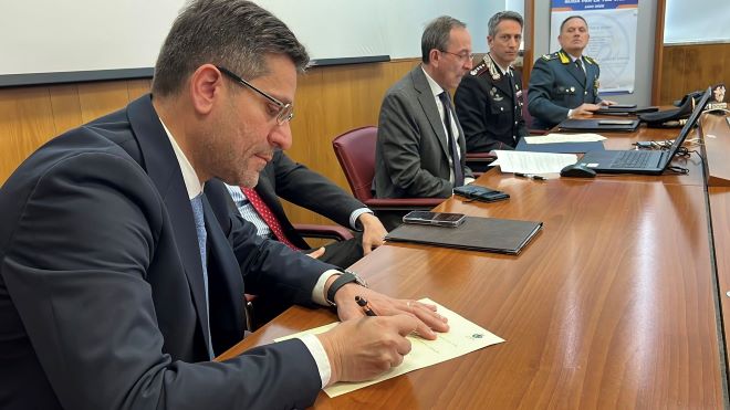 “Controllo del Vicinato”: questa mattina la firma dell’accordo tra il Prefetto, Francesco Esposito, e il sindaco di Nocera Superiore, Gennaro D’Acunzi