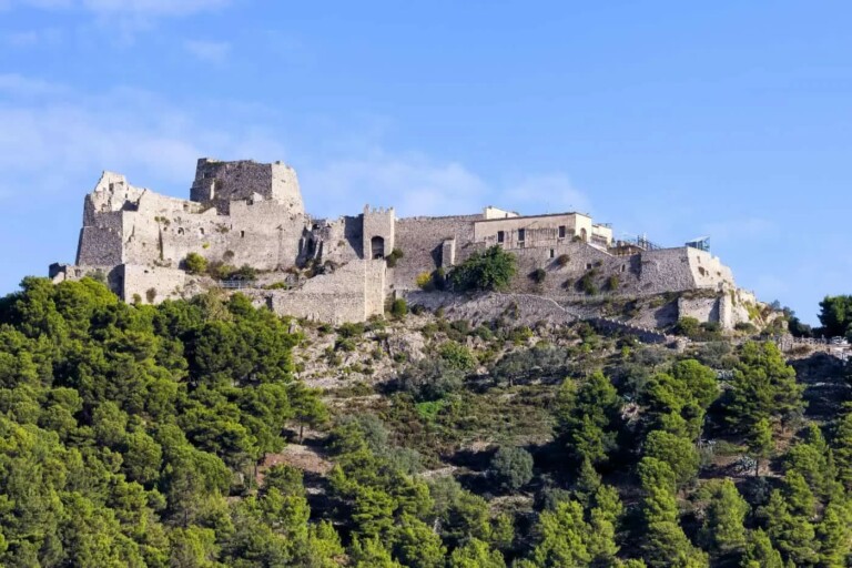 "La Voce del Silenzio": testo e significato del brano - ZON