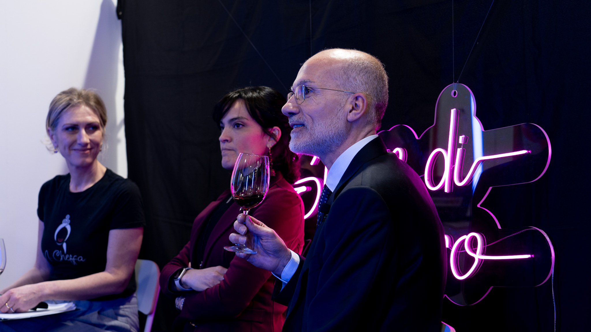 Storie di Futuro: voci, volti e visioni dal Vinitaly 2025 Storie di Futuro: voci, volti e visioni dal Vinitaly 2025