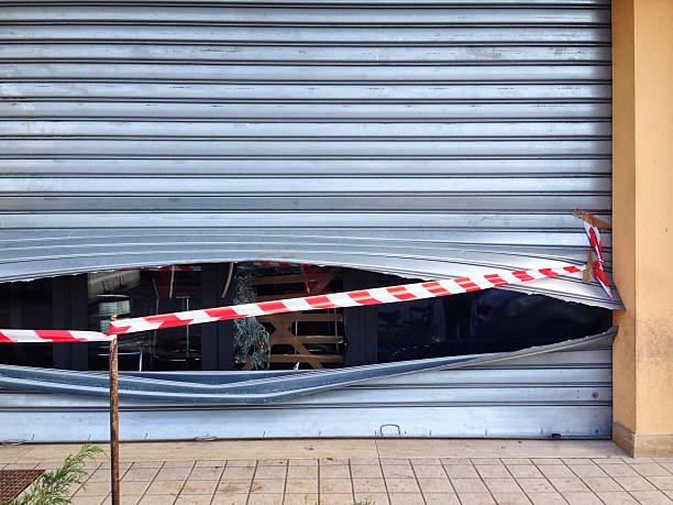Salerno, furti a Piazza San Francesco e Lungomare: colpiti un parrucchiere e una pizzeria