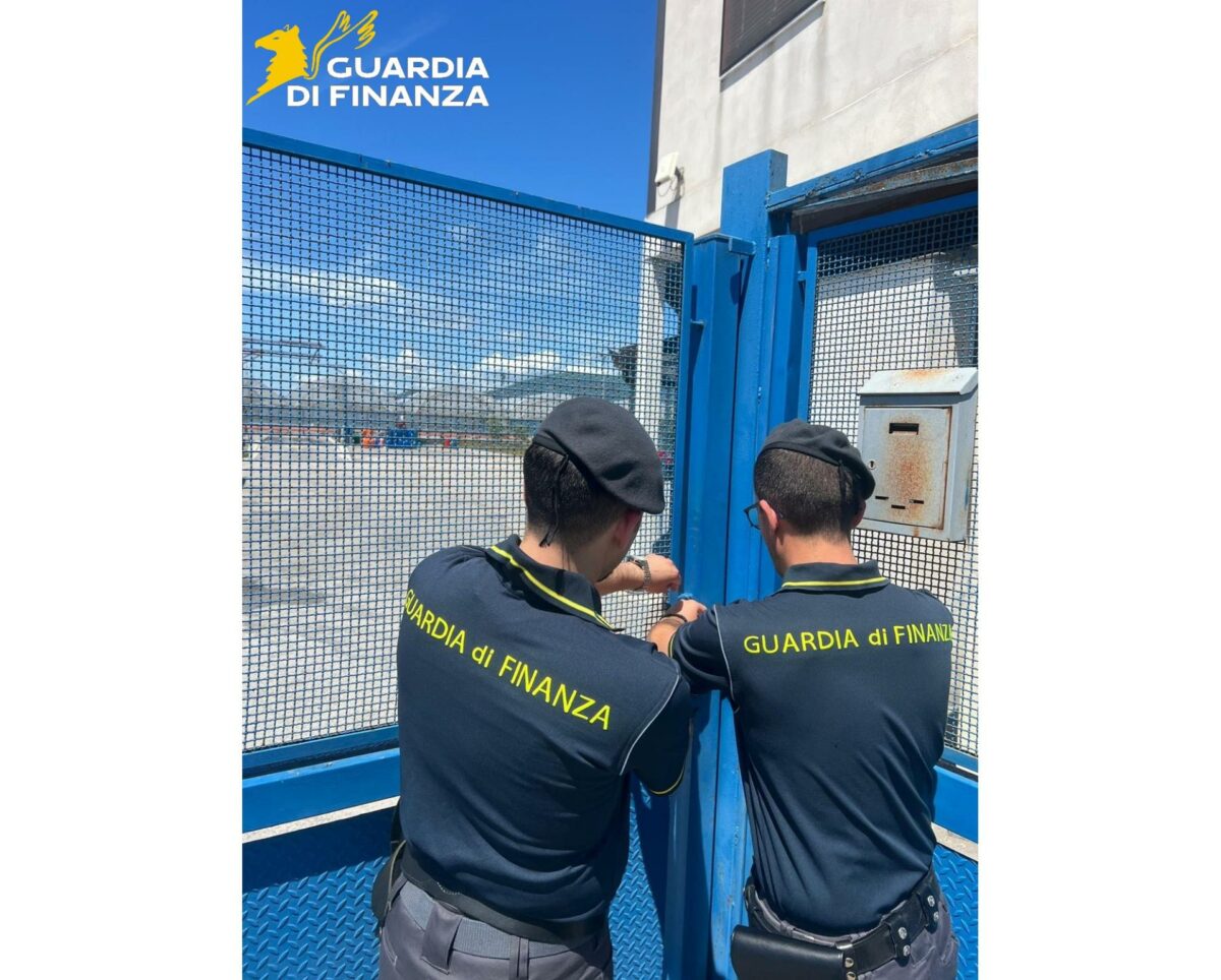 blitz nel salernitano sequestrati due centri per la fornitura di di bombole di gpl