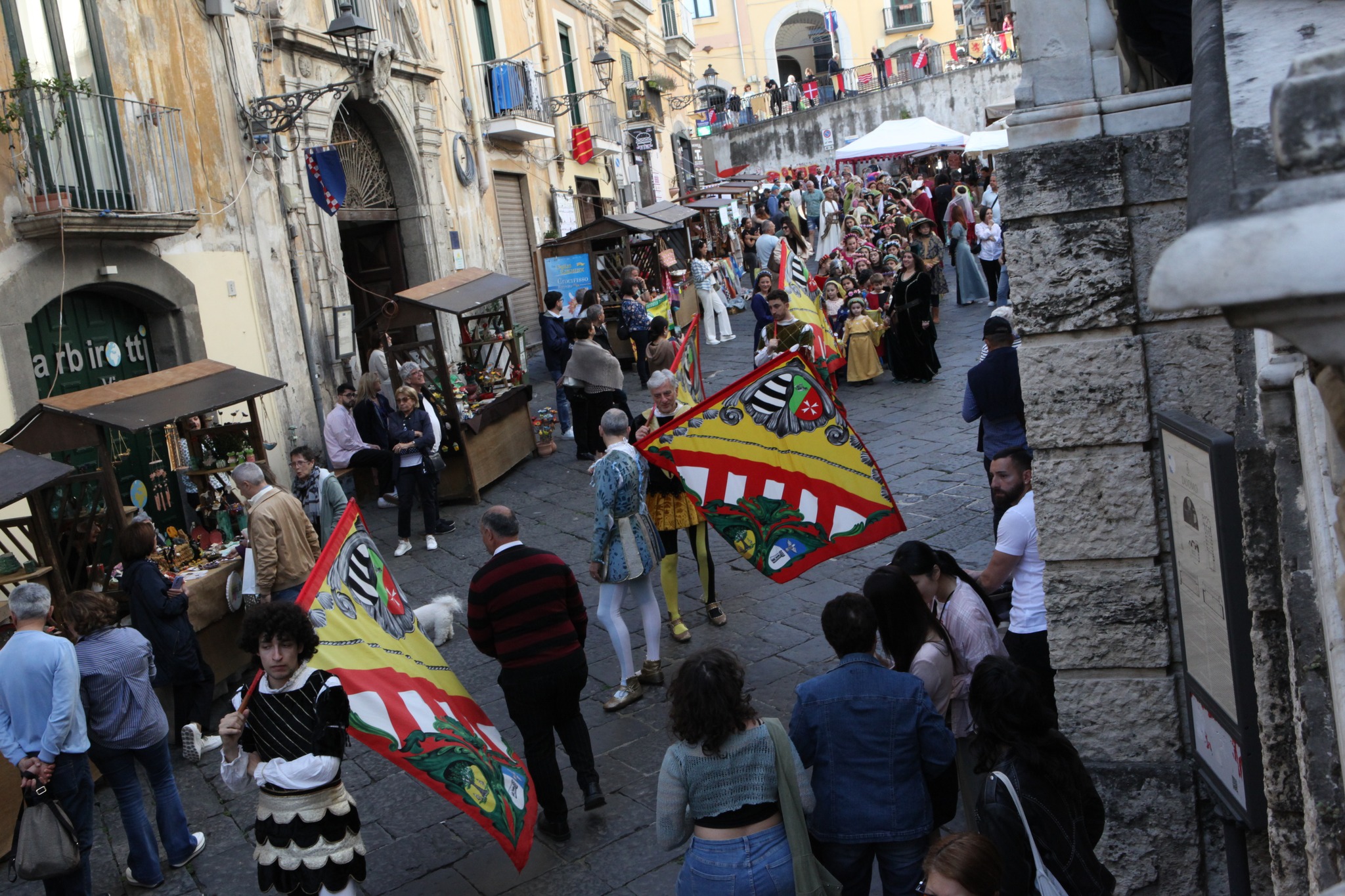 Salerno, i bilanci per la Fiera del Crocifisso ritrovato nel centro storico: migliaia di presenze e rete con musei e negozi Salerno, i bilanci per la Fiera del Crocifisso ritrovato nel centro storico: migliaia di presenze e rete con musei e negozi