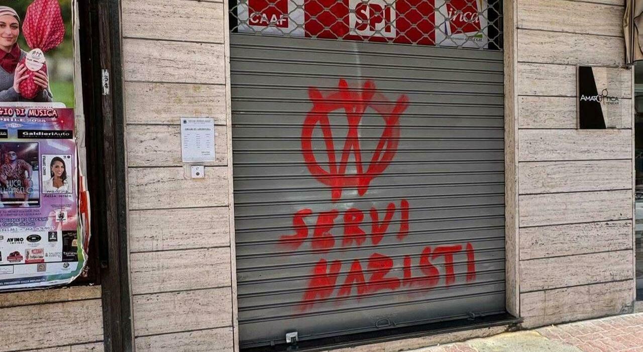 Salerno scritte da Zon.it salerno scritte no vax e neofasciste contro la sede spi cgil