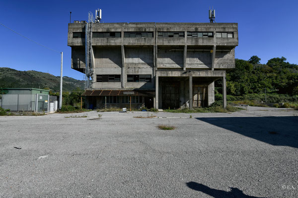 Cava de’ Tirreni, cade nel vuoto all’interno dell’ex inceneritore: grave un 25enne Cava de’ Tirreni, cade nel vuoto all’interno dell’ex inceneritore: grave un 25enne