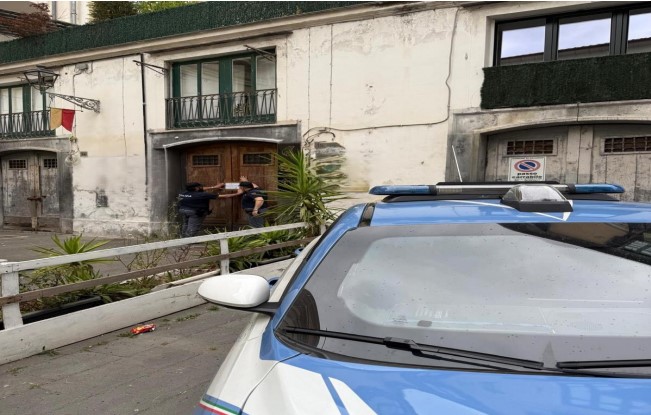 Salerno, alcolici a minorenni: chiusura di 15 giorni per un bar del centro Salerno, alcolici a minorenni: chiusura di 15 giorni per un bar del centro
