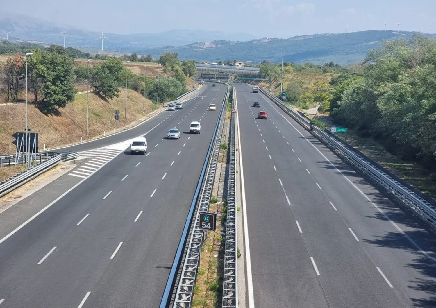 Pantano di Teggiano, fuoristrada si ribalta sulla Provinciale: due feriti Pantano di Teggiano, fuoristrada si ribalta sulla Provinciale: due feriti