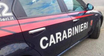Pagani, corriere rapinato in strada: caccia a due uomini