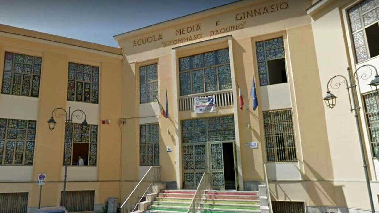 Mercato San Severino, 1,5 mln di euro di finanziamento per l’efficientamento energetico della Scuola Media “San Tommaso d’Aquino” Mercato San Severino, 1,5 mln di euro di finanziamento per l’efficientamento energetico della Scuola Media “San Tommaso d’Aquino”