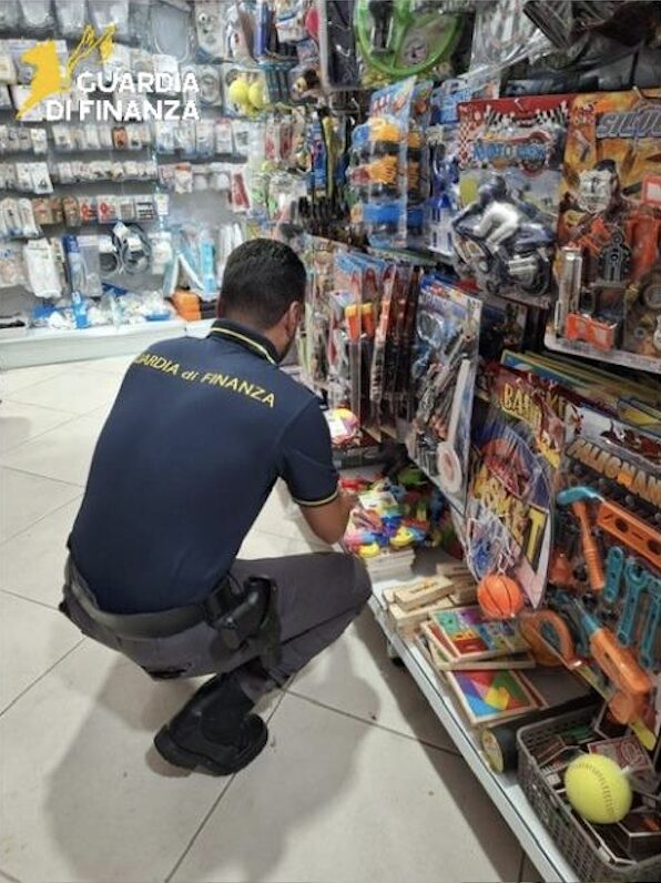 gdf salerno sequestrati pi249 di 60000 articoli di halloween da Zon.it gdf salerno sequestrati pi249 di 60000 articoli di halloween