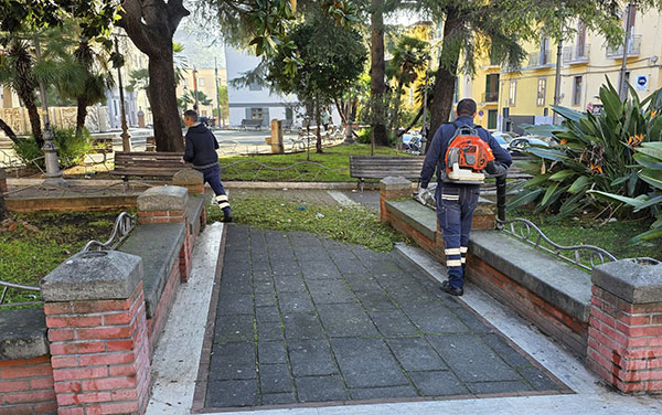 salerno piazza sfrancesco ripulita