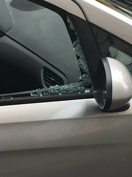 mercatello raid notturno contro le auto vetri in frantumi in largo moscati da Zon.it mercatello raid notturno contro le auto vetri in frantumi in largo moscati