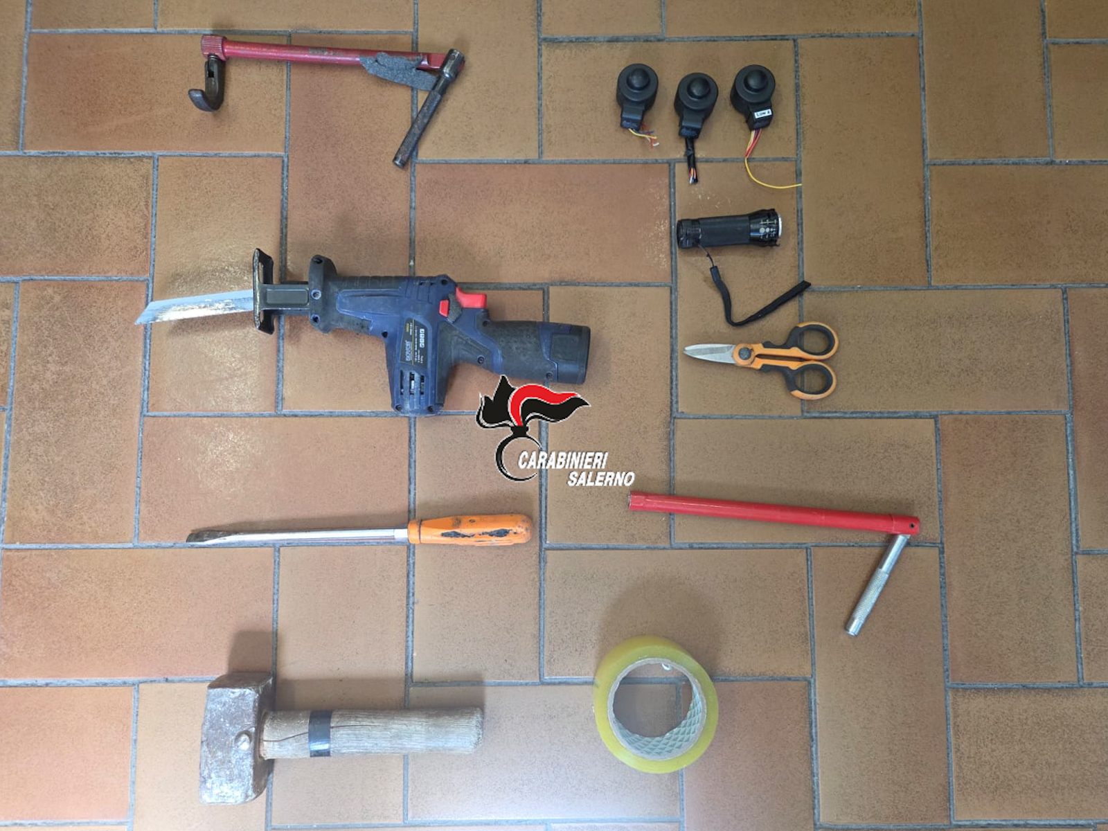 pontecagnano furto in una struttura comunale due arresti da Zon.it pontecagnano furto in una struttura comunale due arresti