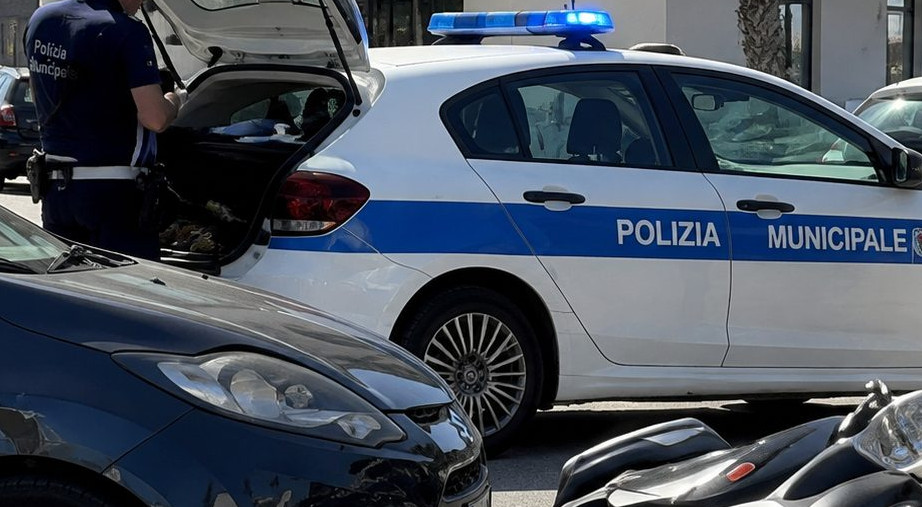salerno scontro tra auto e moto a mercatello paura in via parmenide da Zon.it salerno scontro tra auto e moto a mercatello paura in via parmenide