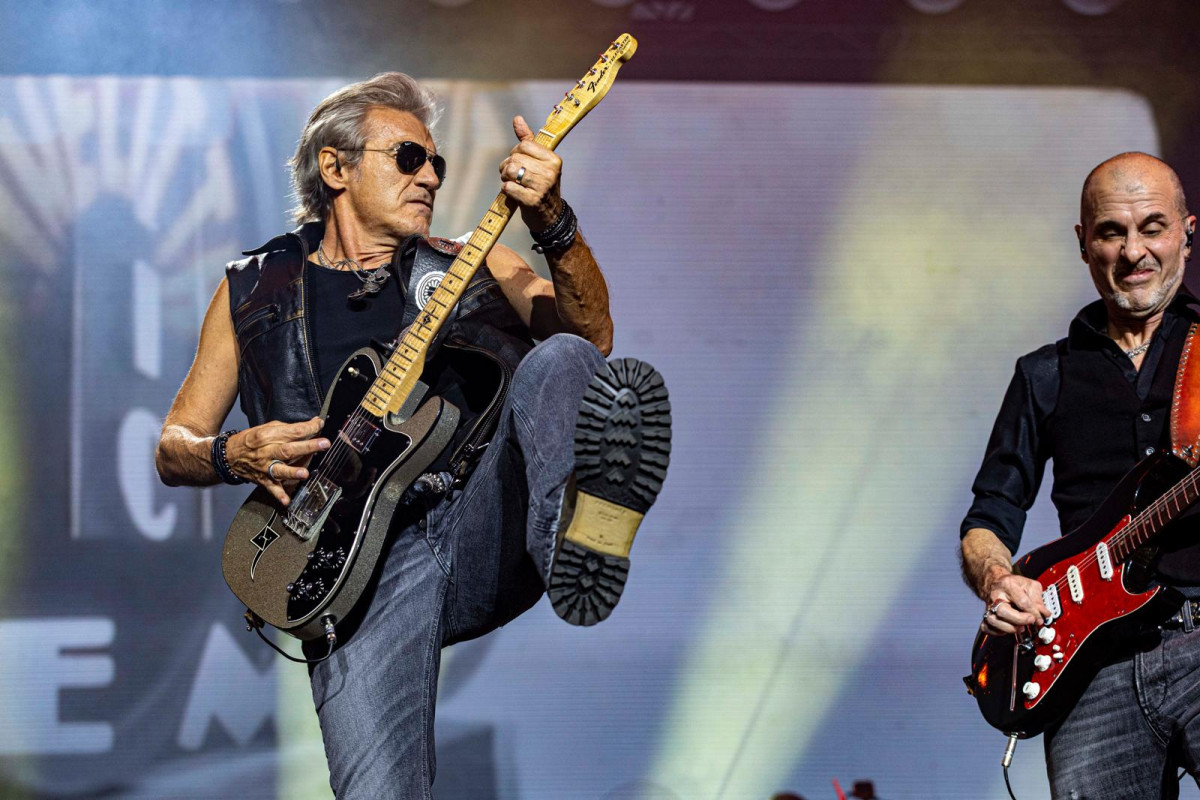 ligabue al palasele di eboli una notte di grande rock e tante emozioni da Zon.it ligabue al palasele di eboli una notte di grande rock e tante emozioni